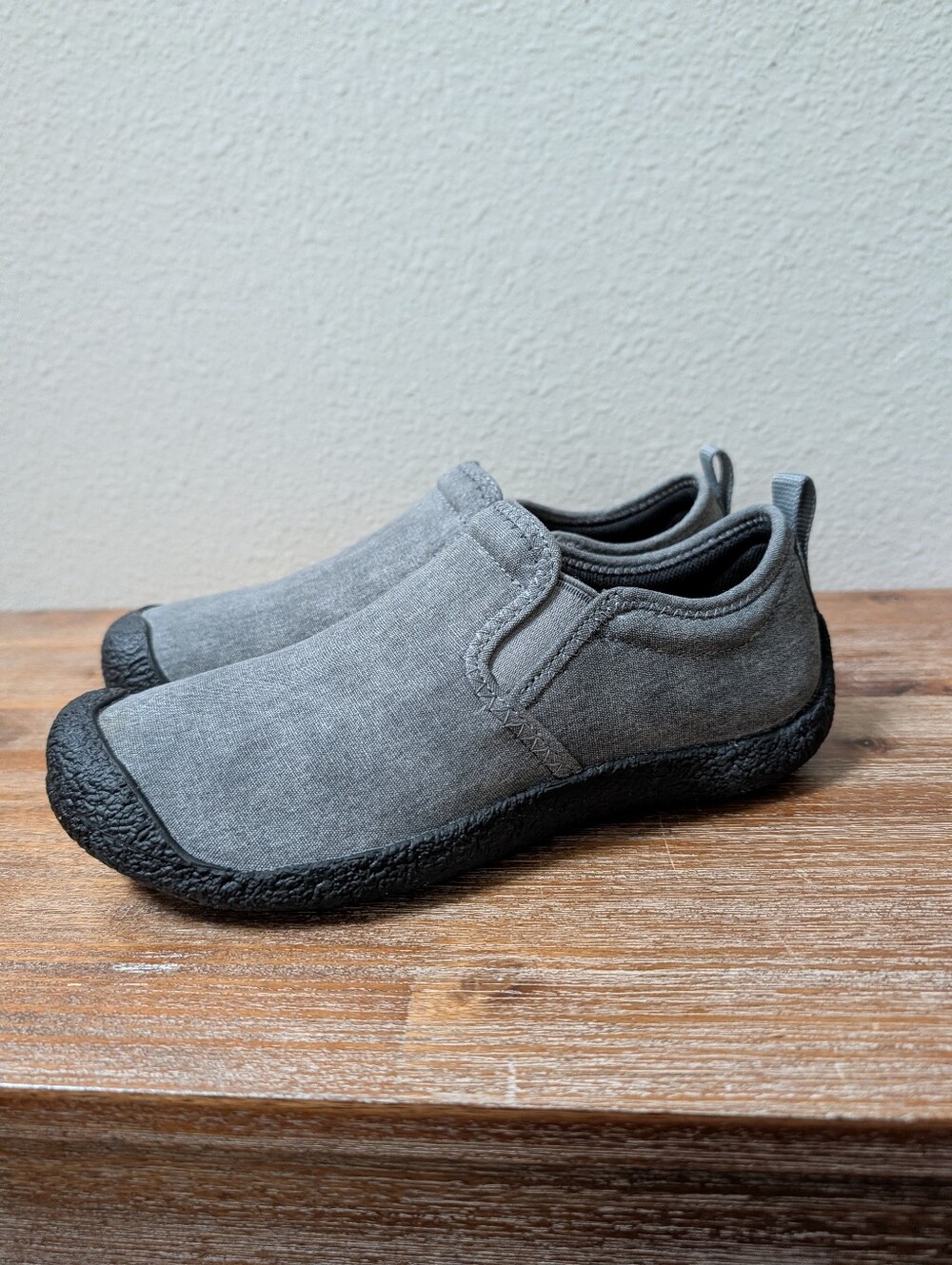 NIB KEEN Women's Howser Canvas Slip-On shoes - 7.5